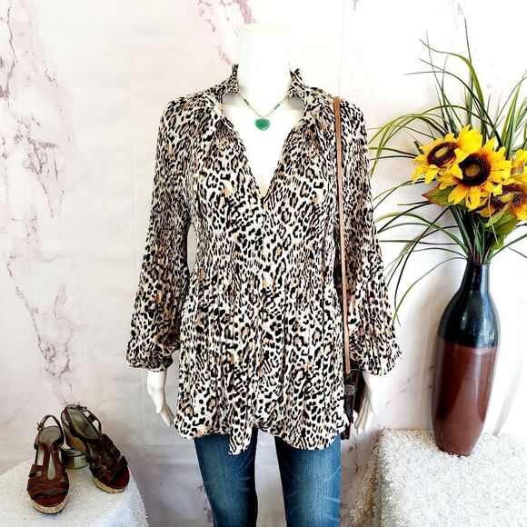 Chico's leopard print v neck blouse - Picture 1 of 9